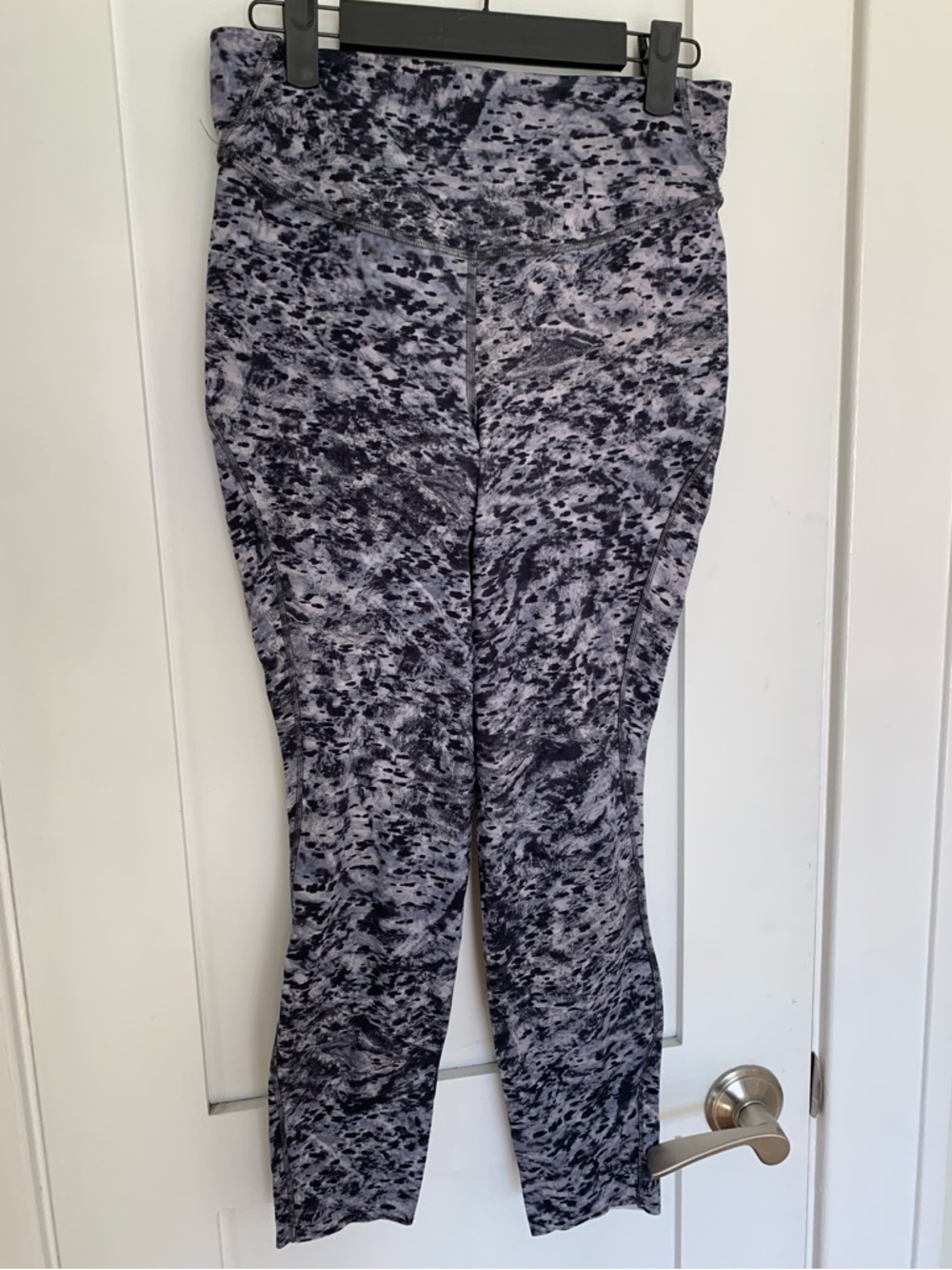 46. Size 8 LULULEMON Grey Patterned Base Pace Leggings